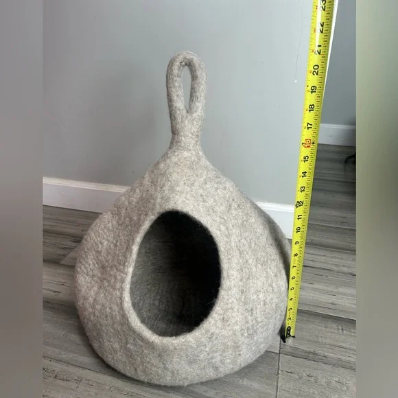 Cozy Gray Felted Cat Cave - Picture 5 of 6